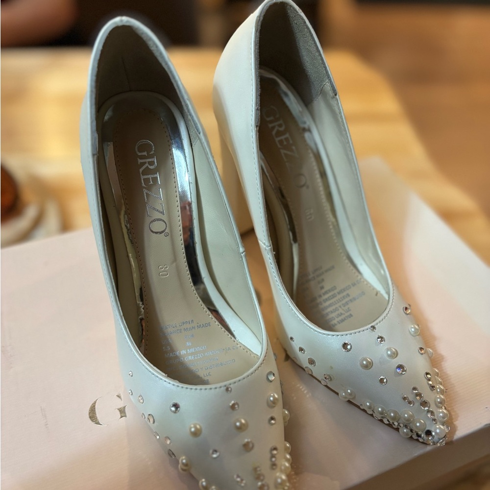 Grezzo White Pearl Embellished Heels